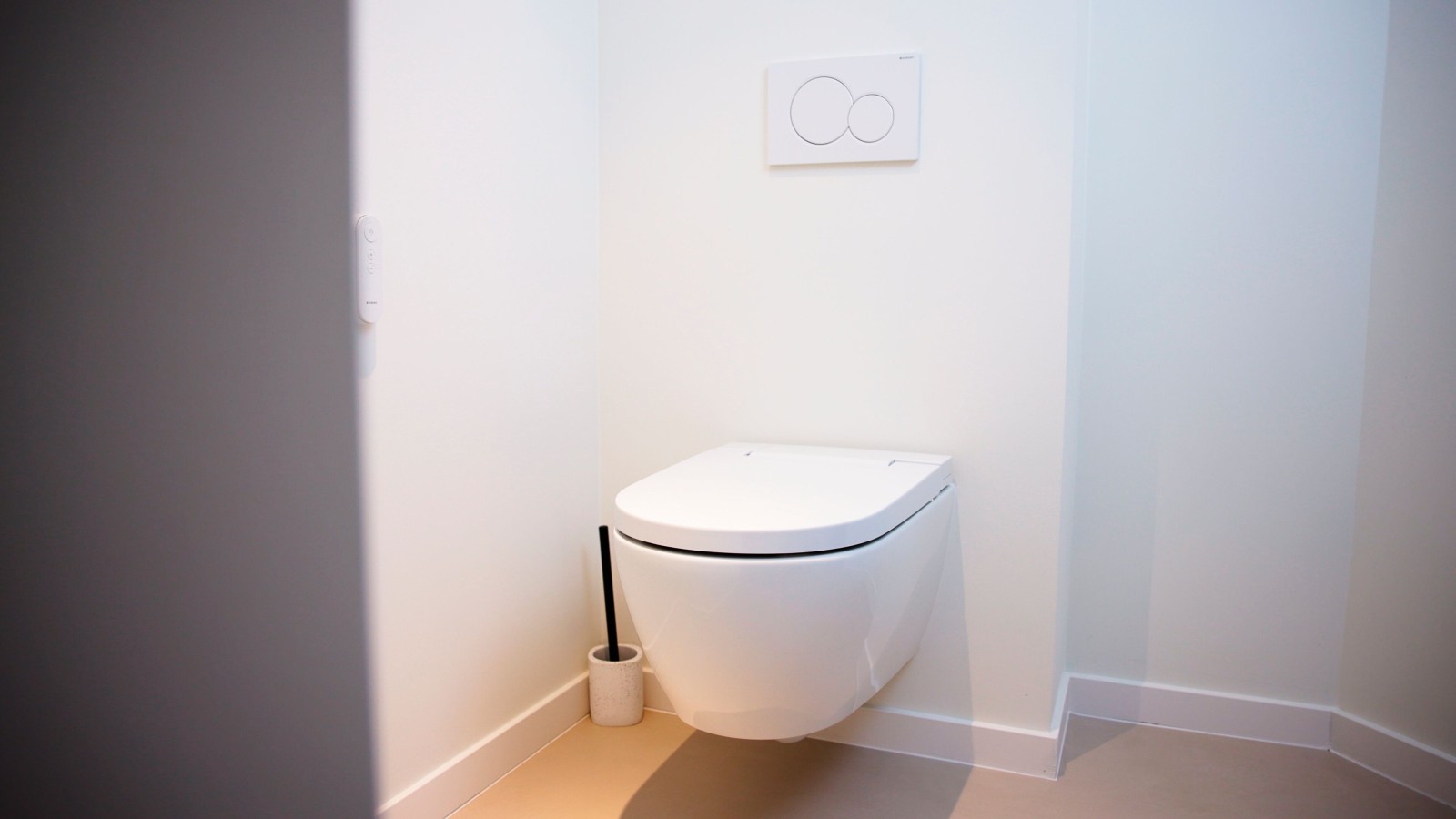 Elke hotelgast geniet van een AquaClean douche-wc op zijn kamer Elke hotelgast geniet van een AquaClean douche-wc op zijn kamer