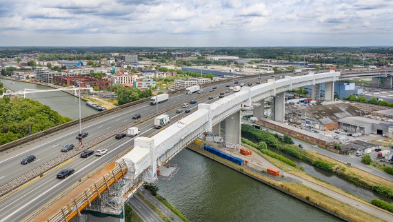 Volledige brug van het viaduct van Vilvoorde