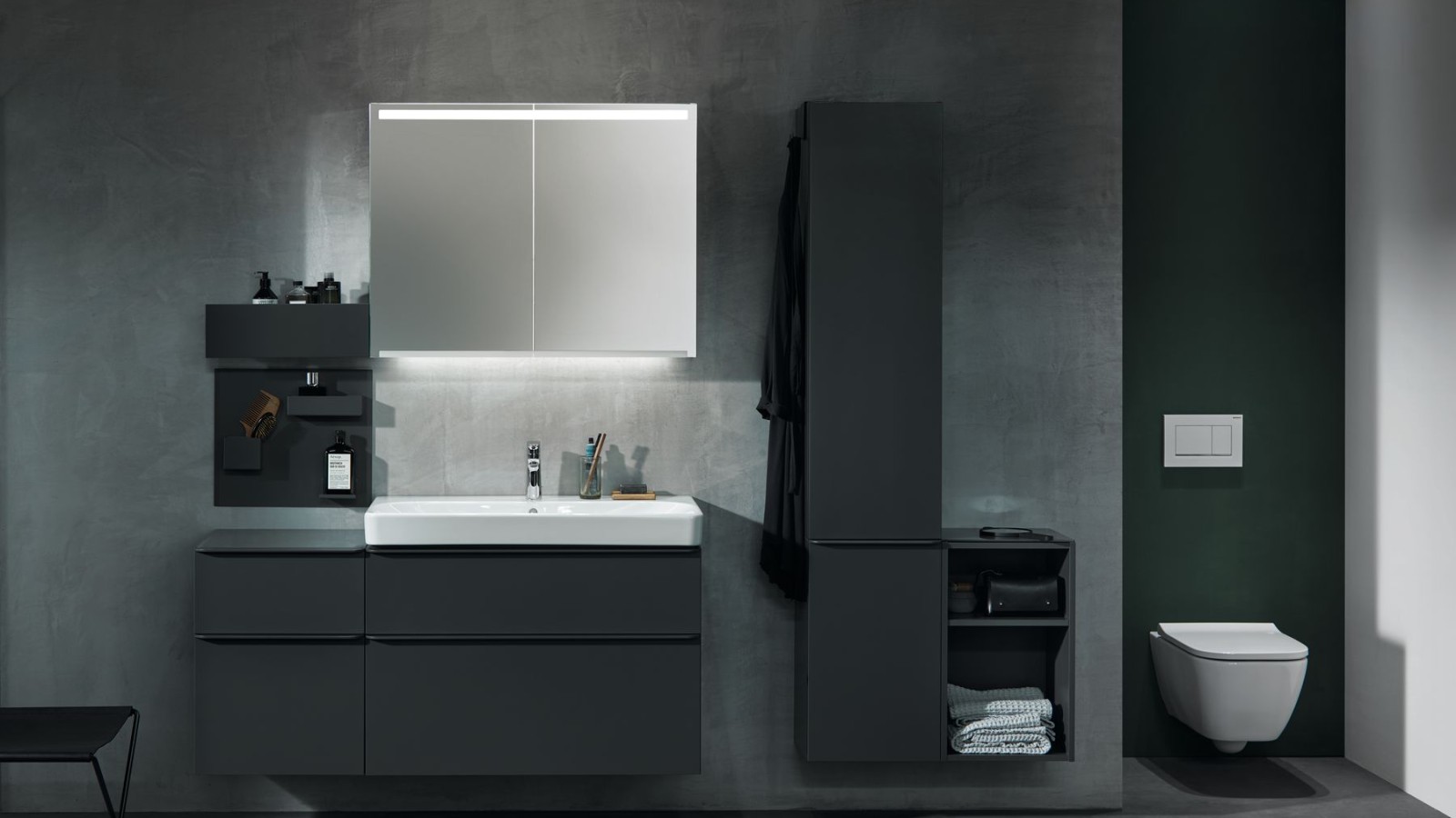 Een wandcloset Geberit Smyle Square geïnstalleerd in een nis Een wandcloset Geberit Smyle Square geïnstalleerd in een nis