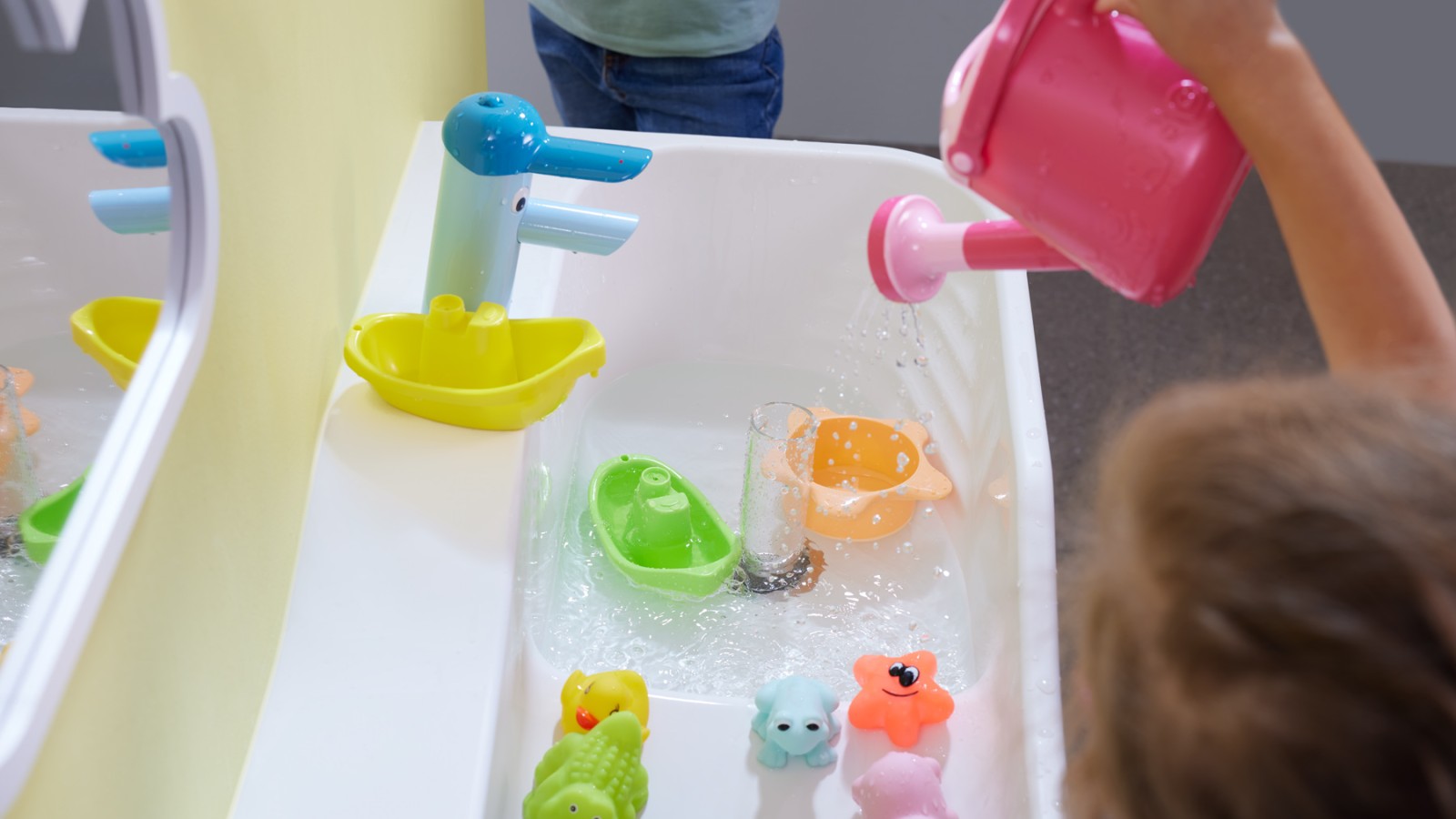 Geberit Bambini speel- en wasruimte met afneembare wastafel Geberit Bambini speel- en wasruimte met afneembare wastafel