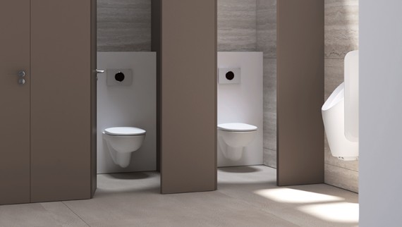 Publieke wc's met bedieningsplaten en urinoirs