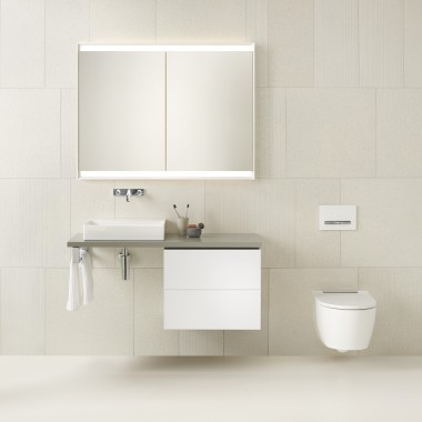 Witte badkamer met wasplaats en wc van Geberit ONE (© Geberit)