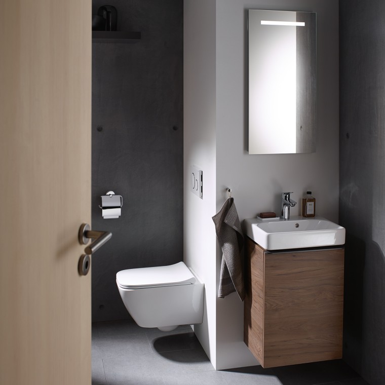 Kleine badkamer met badkamerproducten van Geberit Smyle Kleine badkamer met badkamerproducten van Geberit Smyle