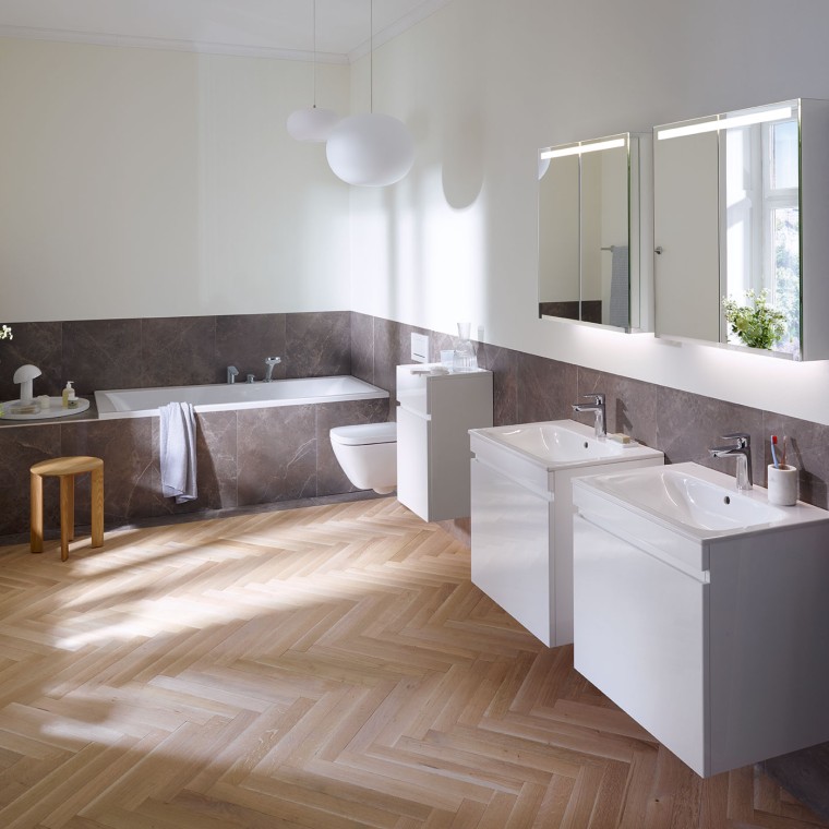 Badkamer met producten uit de Geberit Renova badkamerserie Badkamer met producten uit de Geberit Renova badkamerserie