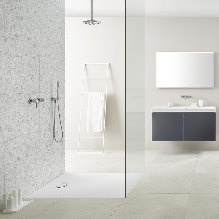 Badkamer met Geberit Olona-douchevloer