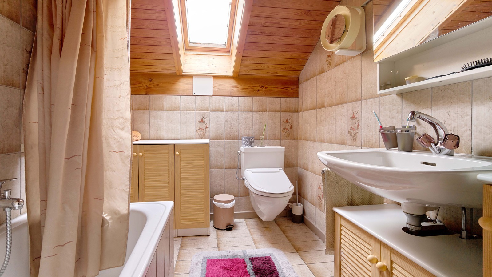 Badkamer voor de renovatie Badkamer voor de renovatie