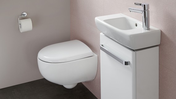 Salle de bains avec lave-mains Renova Compact et WC suspendu
