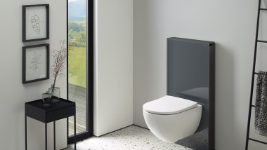 Salle de bains avec module sanitaire Geberit Monolith (© Geberit)