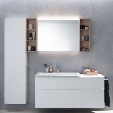 Meuble bas Geberit iCon avec meuble latéral bas, armoire haute et étagères