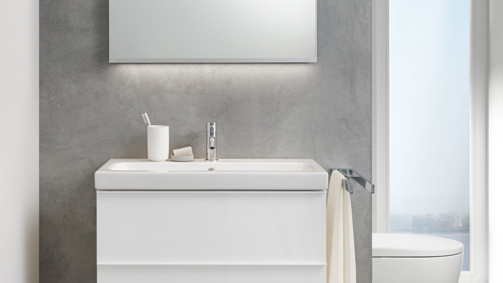 Geberit iCon badkamer met wastafel en spiegel Geberit iCon badkamer met wastafel en spiegel
