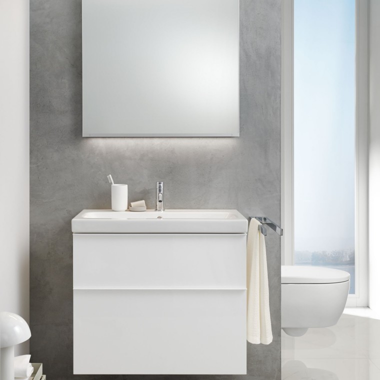 Salle de bains Geberit iCon avec petit plan de lavabo Salle de bains Geberit iCon avec petit plan de lavabo