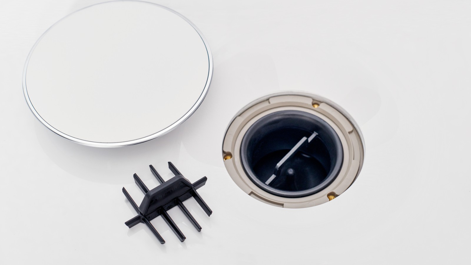 Kam-inzetstuk in de afvoer Kam-inzetstuk in de afvoer