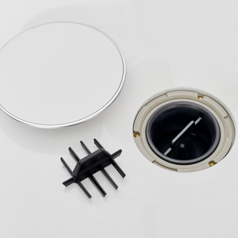 Le filtre à cheveux amovible est intégré à la bonde du receveur de douche Geberit Sestra. Le filtre à cheveux amovible est intégré à la bonde du receveur de douche Geberit Sestra.