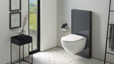 Salle de bains avec module sanitaire Geberit Monolith (© Geberit)
