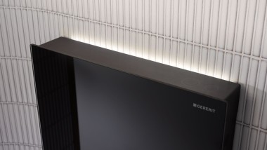 Geberit Monolith Plus avec façade en verre ComfortLight noir (© Geberit)