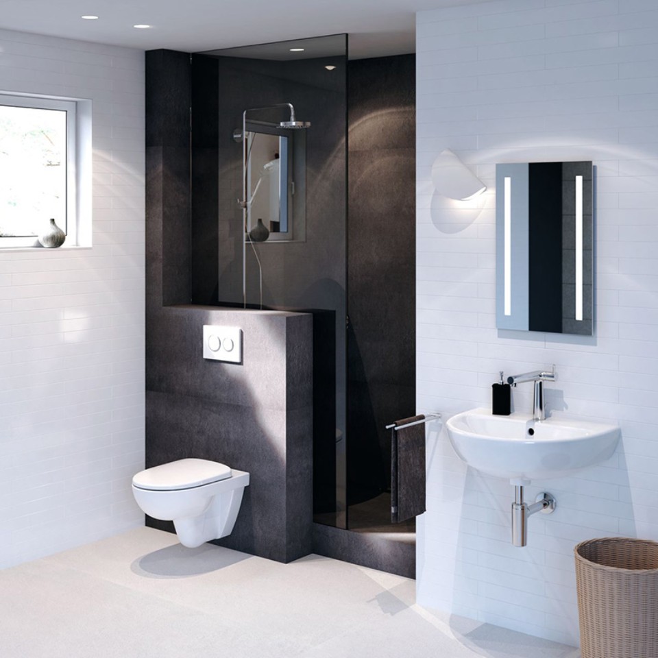Salle de bains avec WC et lavabo Geberit Selnova et plaque de déclenchement Geberit Sigma21