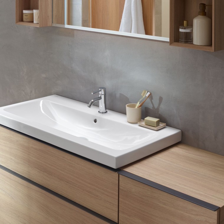 Badkamer met Geberit iCon sanitaire toestellen en badkamermeubilair Badkamer met Geberit iCon sanitaire toestellen en badkamermeubilair