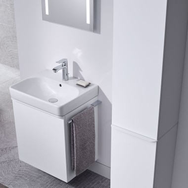 Grand ou petit, avec ou sans trou de robinet, en diverses largeurs comme lavabo double ou lavemains, Geberit Smyle offre des solutions idéales répondant à toutes les exigences liées aux salles de bains modernes.