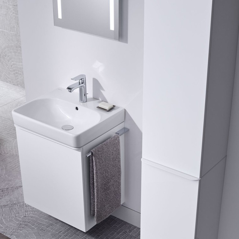 Grand ou petit, avec ou sans trou de robinet, en diverses largeurs comme lavabo double ou lavemains, Geberit Smyle offre des solutions idéales répondant à toutes les exigences liées aux salles de bains modernes. Grand ou petit, avec ou sans trou de robinet, en diverses largeurs comme lavabo double ou lavemains, Geberit Smyle offre des solutions idéales répondant à toutes les exigences liées aux salles de bains modernes.
