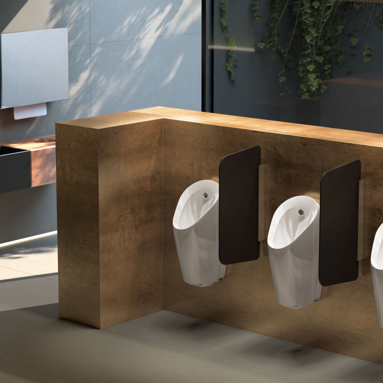 Urinoirverdelingen creëren een visuele afscherming voor meer privacy Urinoirverdelingen creëren een visuele afscherming voor meer privacy