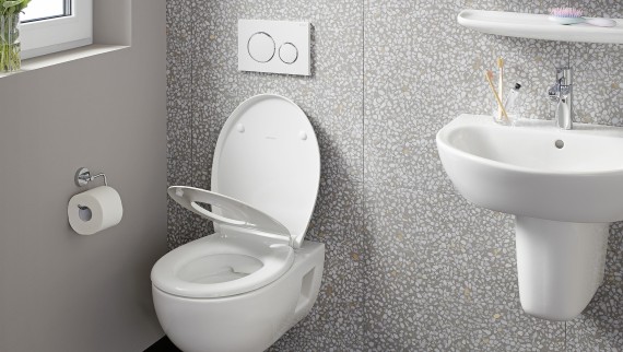Hang-wc met terrazzo tegels Hang-wc met terrazzo tegels