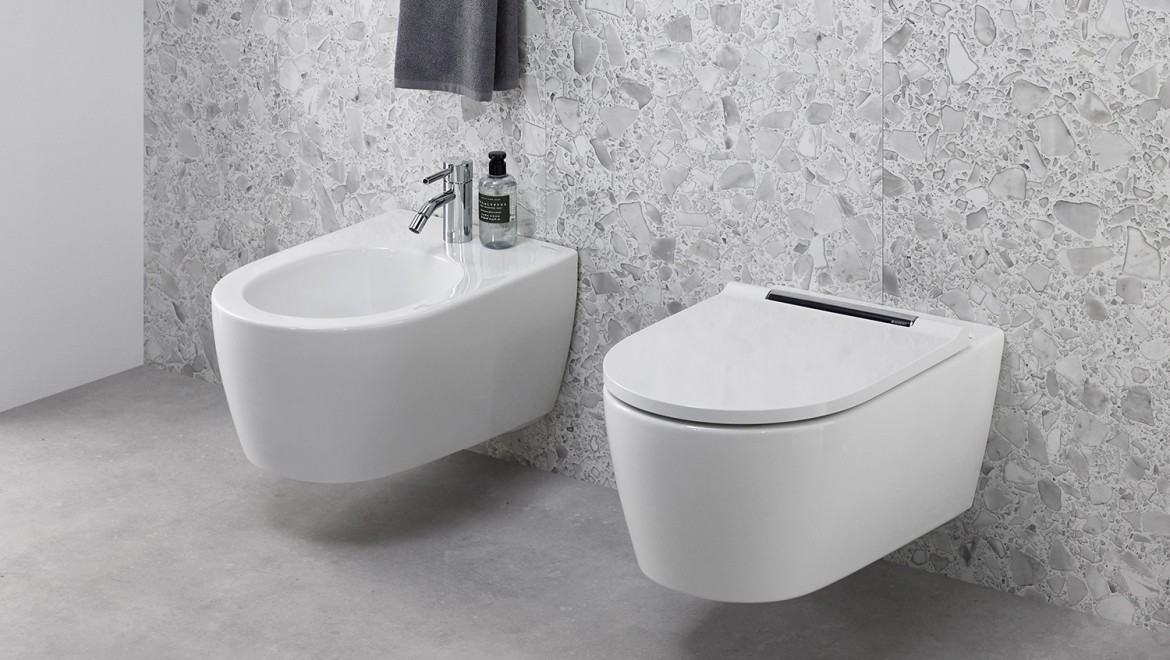 Kijkje in een badkamer met Geberit ONE wc en bidet Kijkje in een badkamer met Geberit ONE wc en bidet