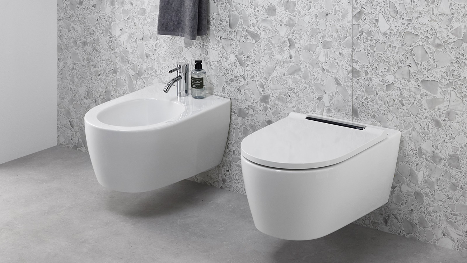 Combinaison du bidet Geberit ONE et du WC-douche AquaClean Sela Combinaison du bidet Geberit ONE et du WC-douche AquaClean Sela