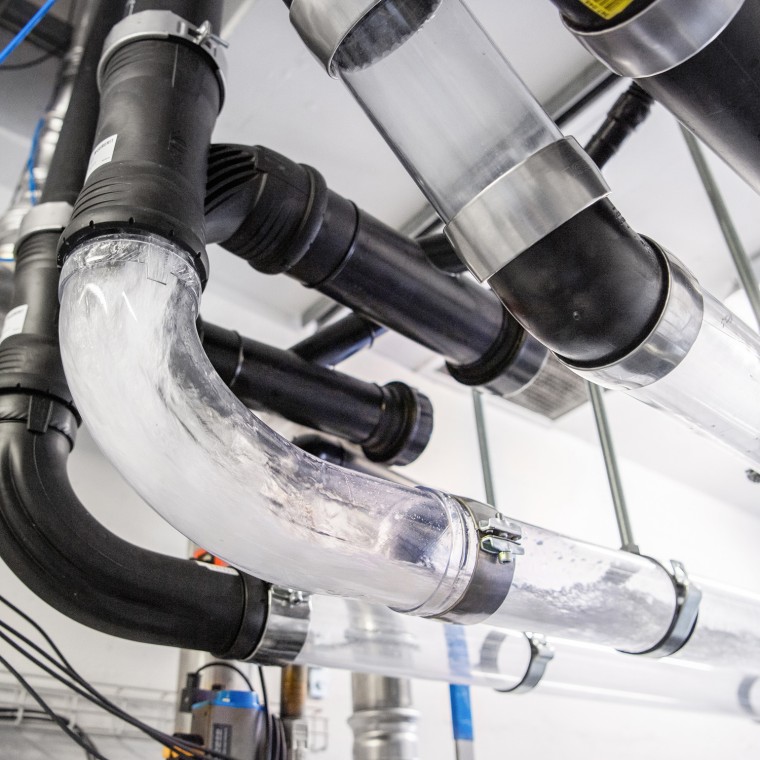 De Geberit afwateringstoren in Jona, Zwitserland De Geberit afwateringstoren in Jona, Zwitserland