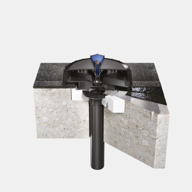 Installatie van Geberit Pluvia op een betonnen dak met bitumen dakafdichting