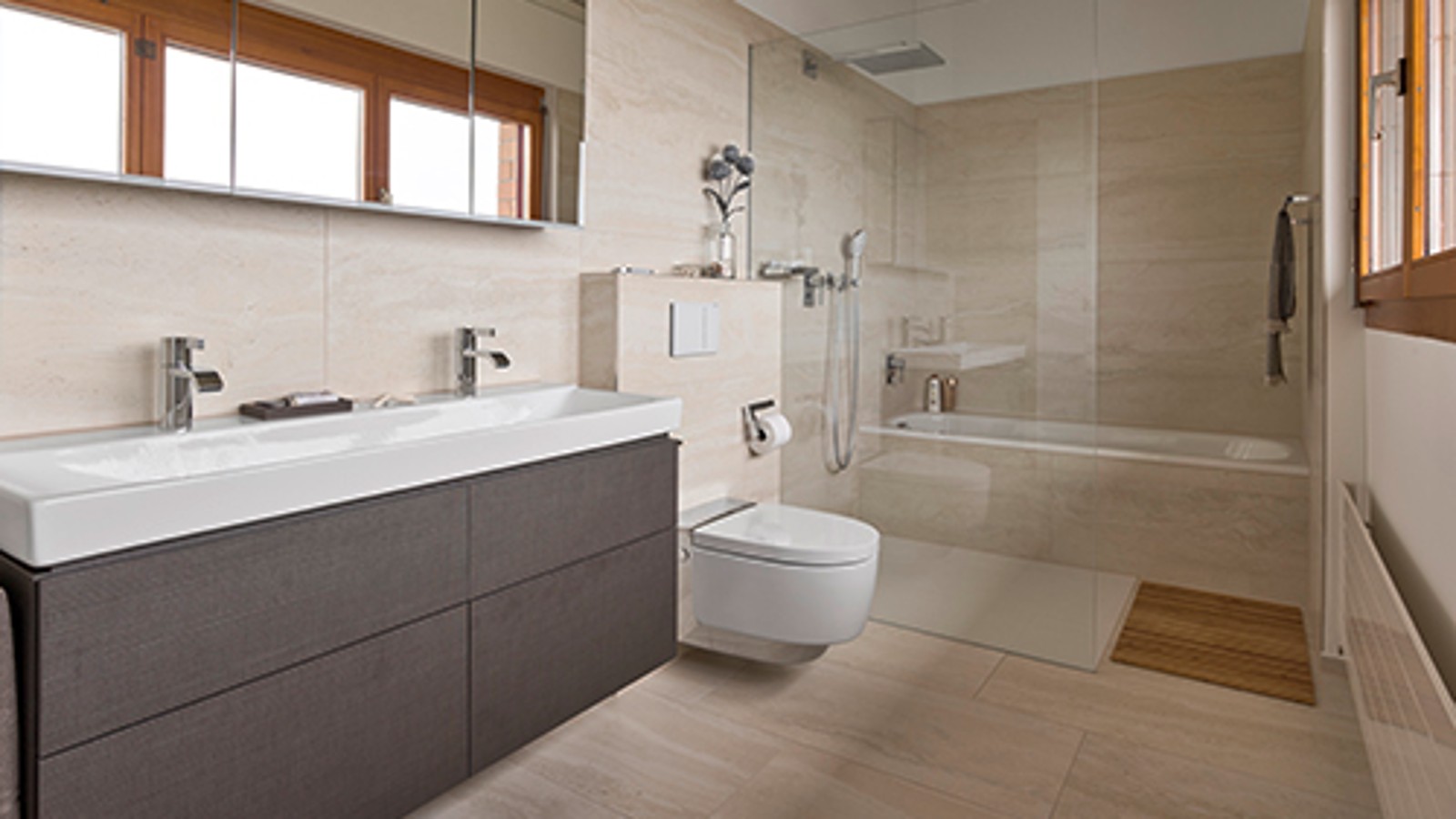 Salle de bains avec WC-douche Geberit AquaClean après rénovation