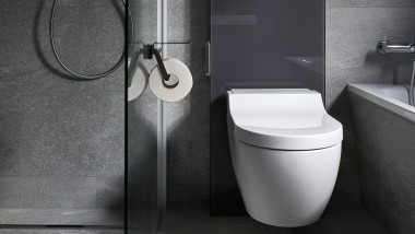 De sanitaire module Geberit Monolith met douche-wc Geberit AquaClean Tuma