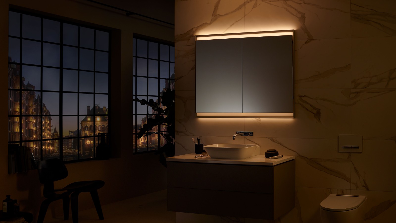 L'armoire à miroir Geberit ONE avec ComfortLight (© Geberit) L'armoire à miroir Geberit ONE avec ComfortLight (© Geberit)