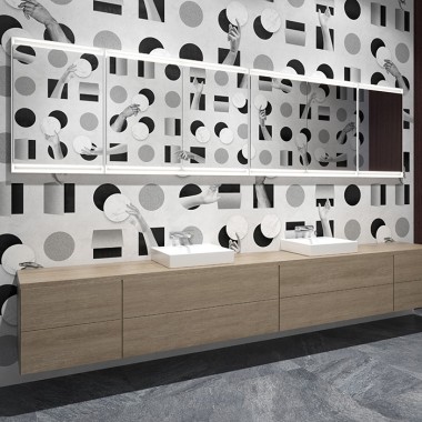 Zone de lavage avec armoires à miroir Geberit ONE et meubles aspect bois (© Bloomrealities/HTA pour H.O.M.E. Haus 2022)