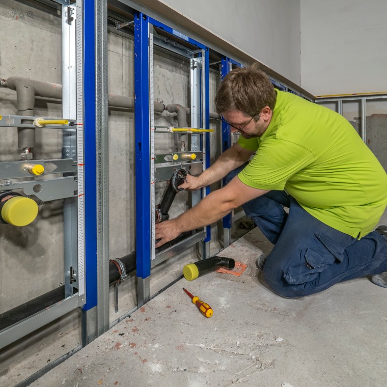 Installatie van het Geberit Silent-PP vuilwaterafvoersysteem met steekverbindingen Installatie van het Geberit Silent-PP vuilwaterafvoersysteem met steekverbindingen