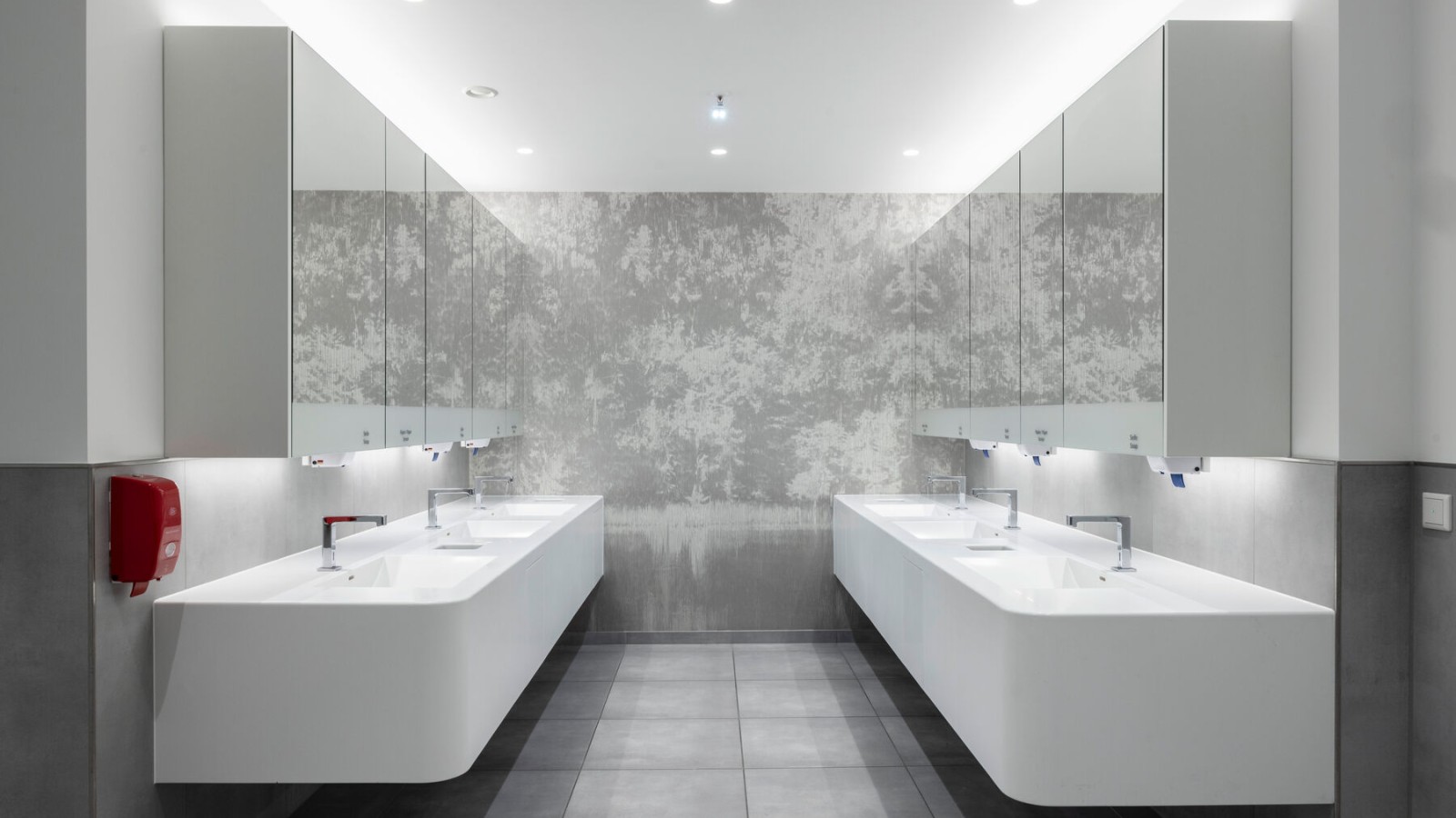 De sturing van de Geberit Brenta kraan op de wastafel wordt rechtstreeks via de Geberit Gateway van stroom voorzien met behulp van een GEBUS-kabel. De sturing van de Geberit Brenta kraan op de wastafel wordt rechtstreeks via de Geberit Gateway van stroom voorzien met behulp van een GEBUS-kabel.