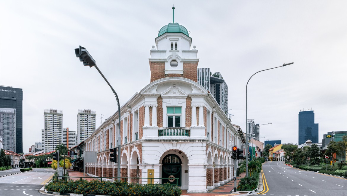 Het restaurant Born is gevestigd in het station Jinrikisha, een van de weinige historische gebouwen in Singapore (© Owen Raggett)