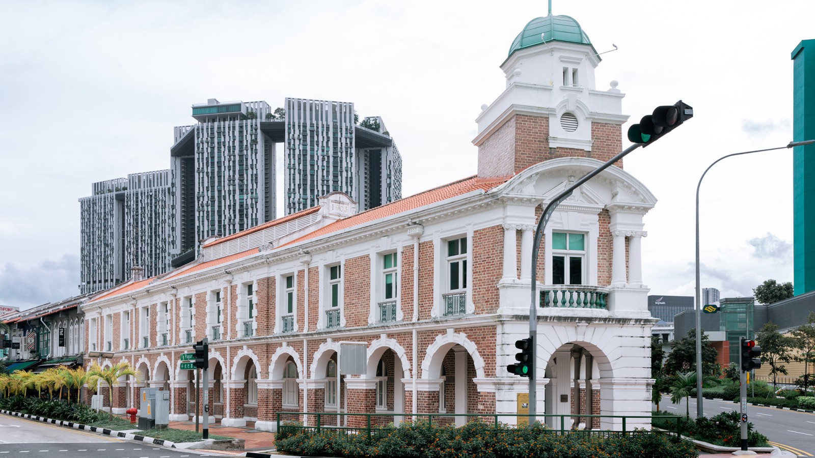 Le restaurant Born est situé dans la gare de Jinrikisha, l’un des rares bâtiments historiques de Singapour. Il appartient à l’acteur Jackie Chan (© Owen Raggett) Le restaurant Born est situé dans la gare de Jinrikisha, l’un des rares bâtiments historiques de Singapour. Il appartient à l’acteur Jackie Chan (© Owen Raggett)