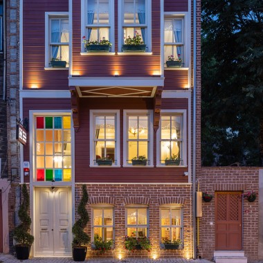 Het huis is gebouwd in traditionele houtbouw. Zowel buiten als binnen werden lokale, traditionele materialen gebruikt (© Hotel Turkish House)