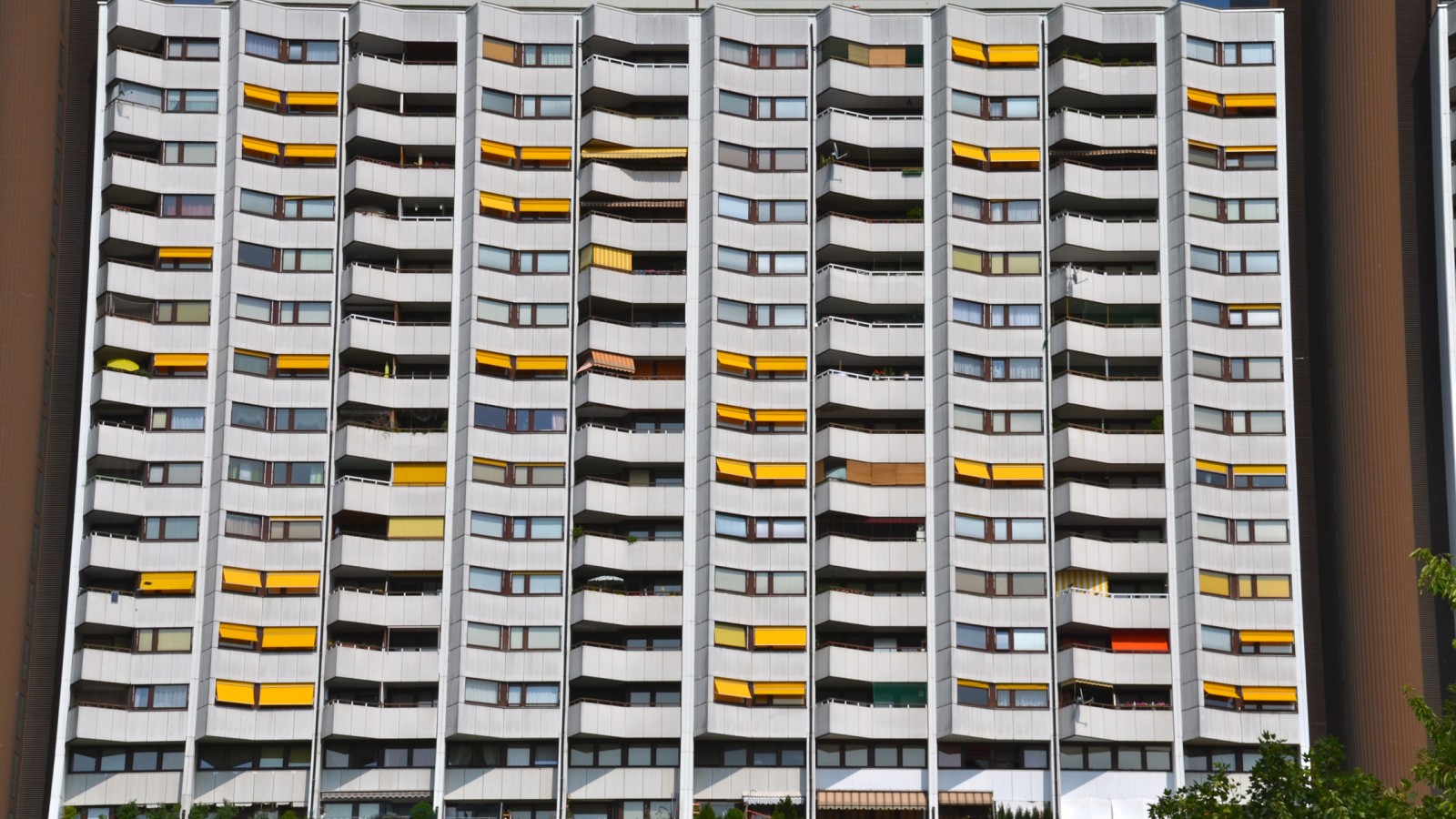 De flats staan dicht op elkaar (© lucazzitto - stock.adobe.com) De flats staan dicht op elkaar (© lucazzitto - stock.adobe.com)