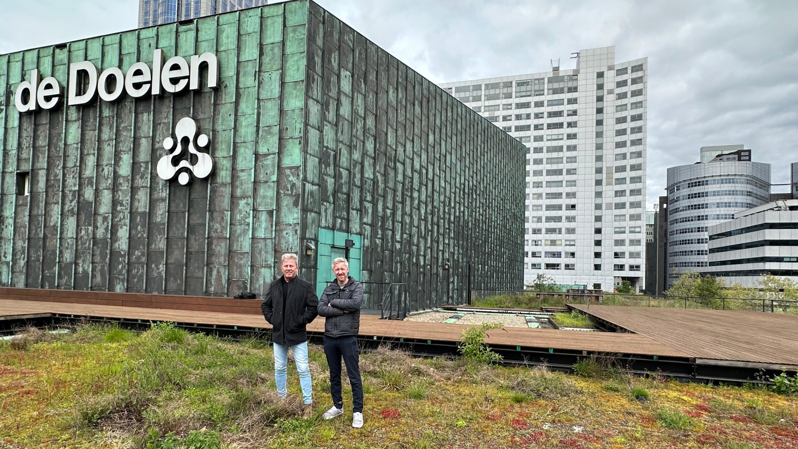 De twee architecten Dave Hoffers (rechts) en Carlo Bes in De Doelen De twee architecten Dave Hoffers (rechts) en Carlo Bes in De Doelen