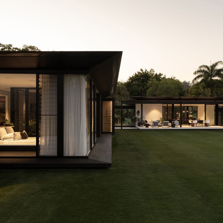 Voor Sarah Waller gaat architectuur niet alleen over het creëren van ruimtes – het gaat over het vormgeven van de levens die erin geleefd worden (© Alyne Media)