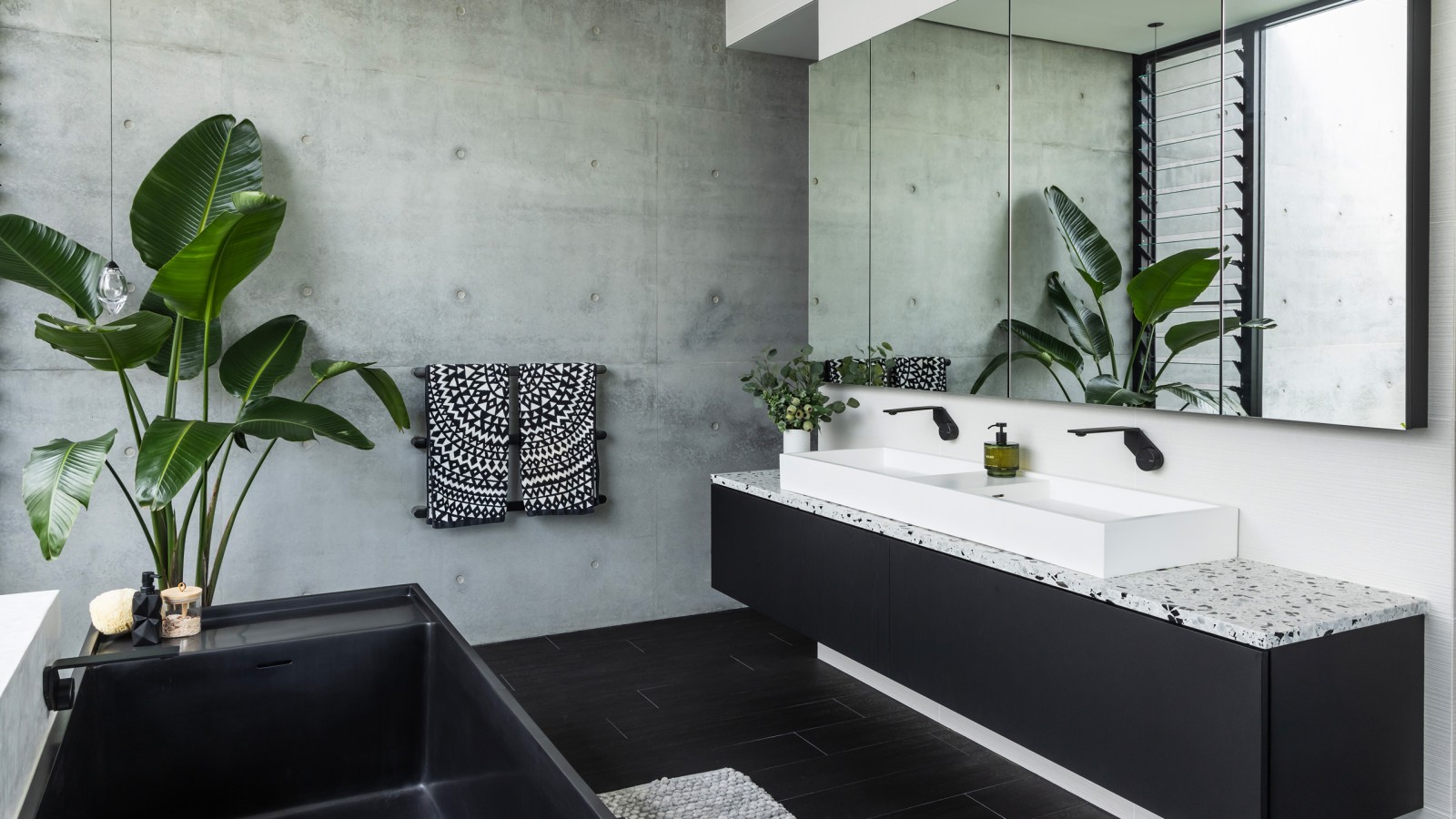 Favoriete plek: Badkamer. «Na een stressvolle dag is er niets beter dan ontspannen in bad.» (© Alyne Media) Favoriete plek: Badkamer. «Na een stressvolle dag is er niets beter dan ontspannen in bad.» (© Alyne Media)