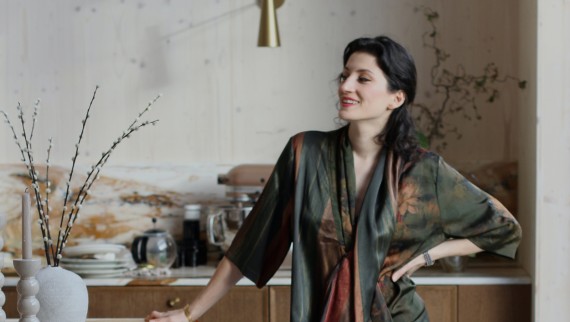 Büşra Qadir, designer et experte en aménagement d'intérieur (© Büşra Qadir) Büşra Qadir, designer et experte en aménagement d'intérieur (© Büşra Qadir)