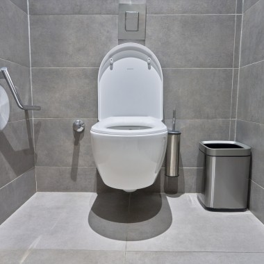 In de badkamers zijn veel Geberit-producten geïnstalleerd, zoals iCon-wc’s. (© Oğuzhan Kasar) In de badkamers zijn veel Geberit-producten geïnstalleerd, zoals iCon-wc’s. (© Oğuzhan Kasar)