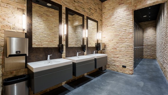 De wastafels uit de Geberit Preciosa II-lijn zorgen voor stijlvolle elegantie (© Jānis Salmanis) De wastafels uit de Geberit Preciosa II-lijn zorgen voor stijlvolle elegantie (© Jānis Salmanis)