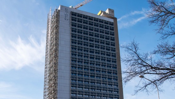 Renovatie van toren OMU 93 in Bern, Zwitserland Renovatie van toren OMU 93 in Bern, Zwitserland