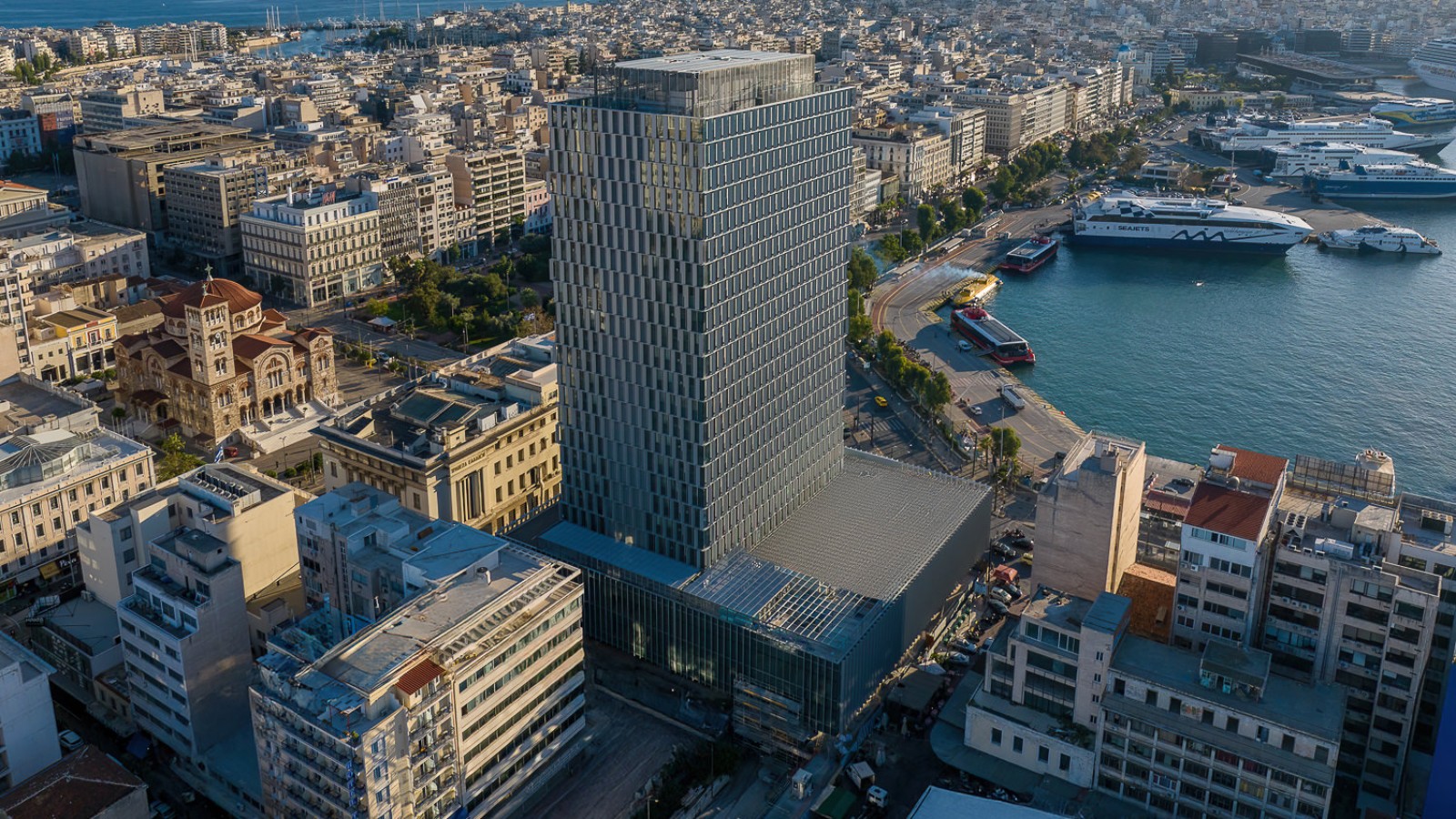 Een nieuw gezicht voor de oude reus (© George Fakaros) Een nieuw gezicht voor de oude reus (© George Fakaros)