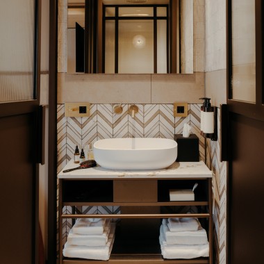 De badkamers zijn uitgerust met douche-wc's uit de premiumlijn AquaClean Mera (© Nina Slagmolen) De badkamers zijn uitgerust met douche-wc's uit de premiumlijn AquaClean Mera (© Nina Slagmolen)
