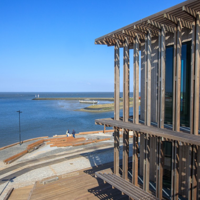 De Deense sterarchitecte Dorte Mandrup heeft het nieuwe gebouw speciaal ontworpen voor de barre klimatologische omstandigheden (© Tjeerd Visser) De Deense sterarchitecte Dorte Mandrup heeft het nieuwe gebouw speciaal ontworpen voor de barre klimatologische omstandigheden (© Tjeerd Visser)