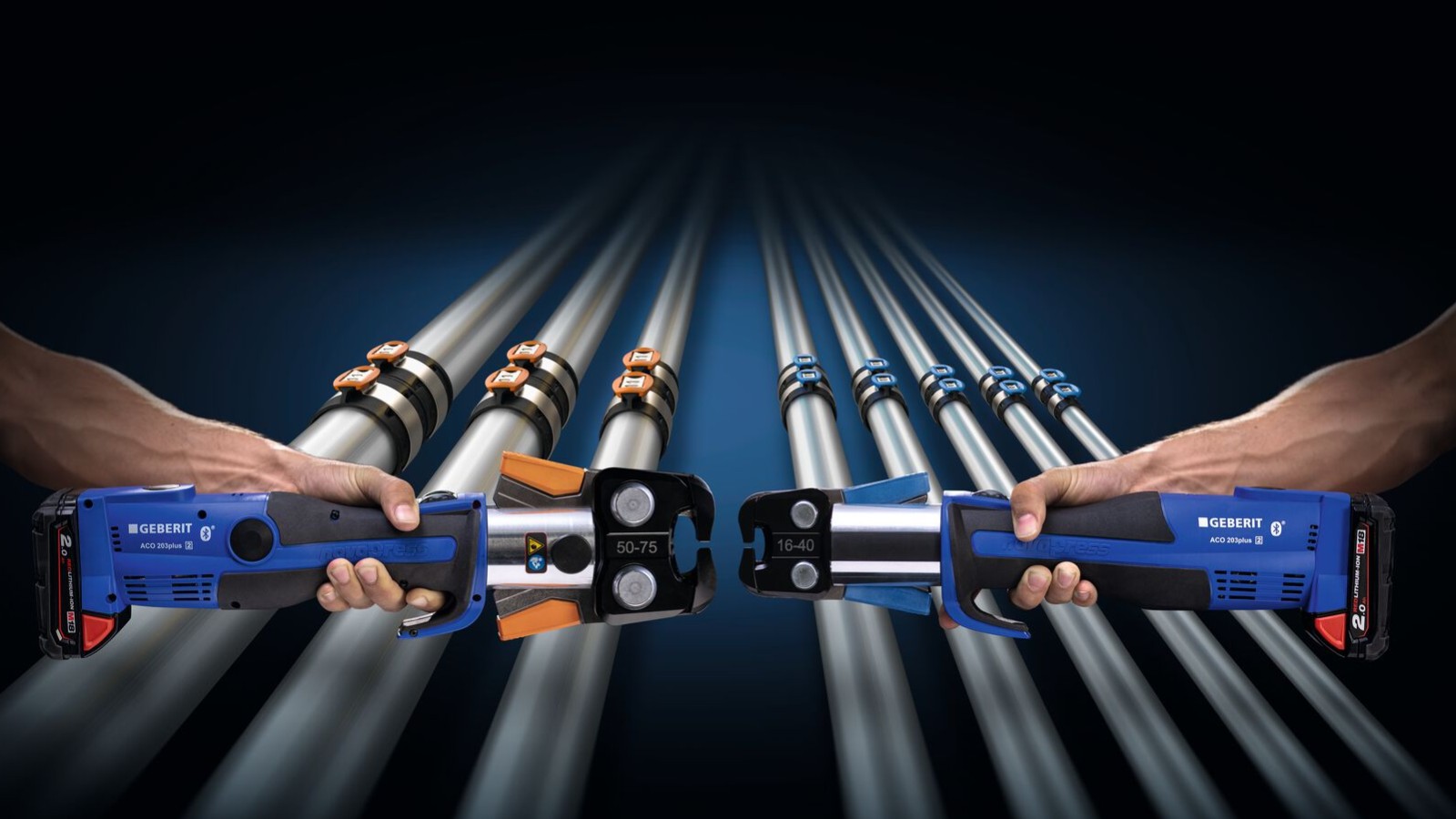 La confusion entre les deux mâchoires de pressage est très improbable grâce à leur couleur orange et bleue distinctive. La confusion entre les deux mâchoires de pressage est très improbable grâce à leur couleur orange et bleue distinctive.